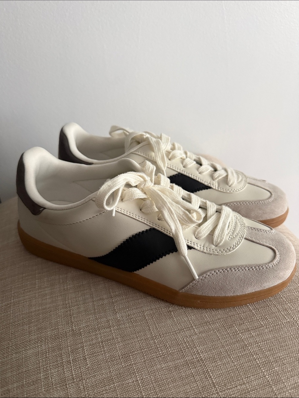 Universal Thread Cream Sneakers with Black Stripe and Gum Sole